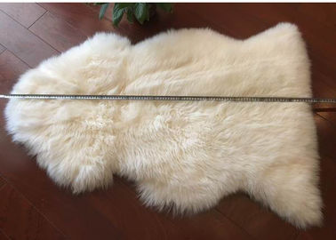 中国 本物の白い羊皮の敷物の長い毛のLambskinの毛皮70 x110cmの単一部分 サプライヤー