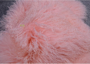 中国 モンゴルの羊皮の敷物のピンクは特別に長い毛のチベットの子ヒツジの毛皮の衣服のトリムを染めました サプライヤー