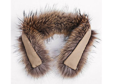 中国 冬のジャケットのために取り外し可能なアライグマの毛皮つばの静かに柔らかく滑らかで自然な色の大きく長いつば サプライヤー
