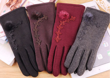 中国 保つ暖かい極度の柔らかいライニングが付いているワイン レッドの羊毛のタッチスクリーンの冬の手袋 サプライヤー