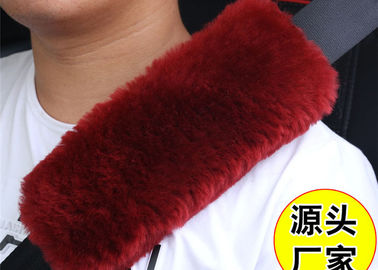 中国 車/トラック/自動車のための暖かく柔らかい洗濯できる羊皮のシート ベルトの革紐カバー サプライヤー