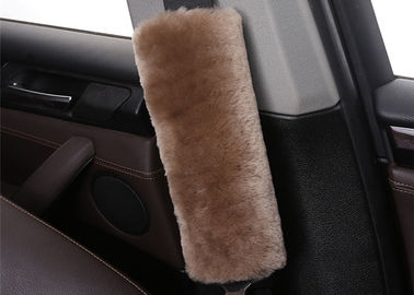 中国 保護の首のための普遍的な車のメリノの羊皮のシート ベルト カバー柔らかい14x24cm サプライヤー