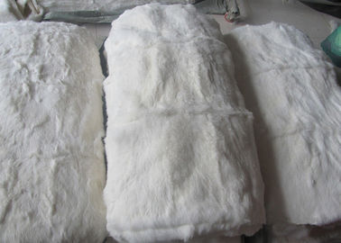 中国 家の織物の防風実質のレックスのウサギの皮は冬のコートのライニングのために暖まります サプライヤー
