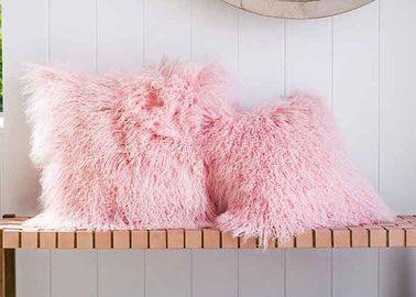 中国 キャンデーのピンクの長いモンゴルの羊皮の単一の味方された毛皮が付いている装飾的な投球枕 サプライヤー