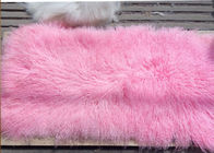 モンゴルの羊皮の敷物100%の実質の羊皮のウール60*120cmはピンク色の試供品を染めました