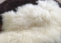 中国 ベッドの投球のための長い毛の自然な巻き毛のヒツジのウールのモンゴルの白い毛皮Materiral 会社