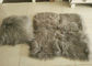10-15cmのカーリー ヘアーのスエードの生地裏付けと暖かいモンゴルの毛皮の枕静かに サプライヤー