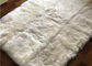 120*180cmの反スリップの裏付けが付いている正方形のクリーム色のオーストラリアの羊皮の敷物の柔らかく長いウール サプライヤー