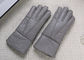 実質の毛皮によって並べられる灰色の最も暖かい羊皮の手袋は指を搭載する表面を滑らかにします サプライヤー