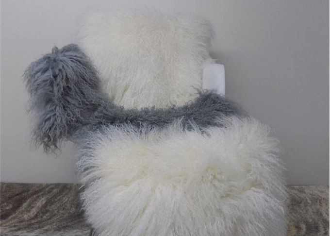 自然なカールが付いているモンゴルのlambskinの投球の白い枕本物の羊皮