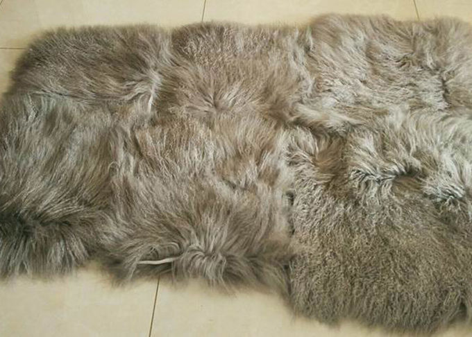 10-15cmのカーリー ヘアーのスエードの生地裏付けと暖かいモンゴルの毛皮の枕静かに
