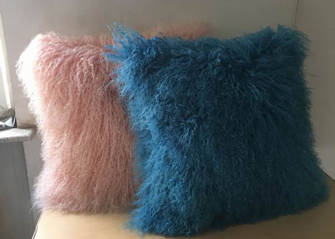 キャンデーのピンクの長いモンゴルの羊皮の単一の味方された毛皮が付いている装飾的な投球枕