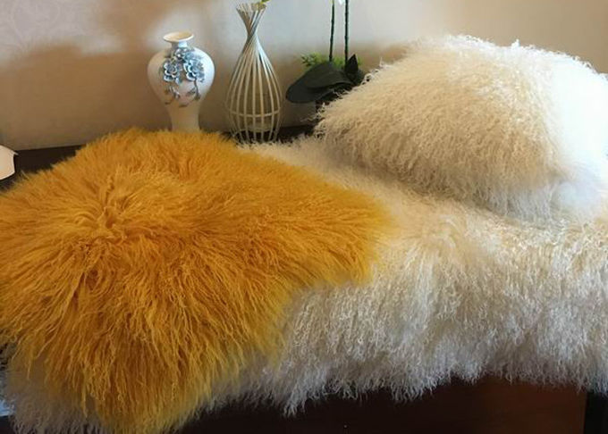 モンゴルの毛皮の枕長い子ヒツジのウールは本物のチベットの巻き毛の毛皮の枕ピンクを緩和します