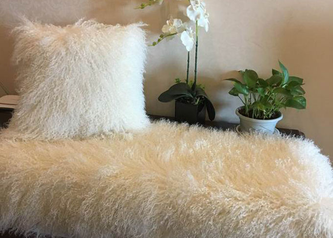 ダーク グレーの曖昧な投球枕、柔らかいカーリー ヘアーのウールの装飾的なベッド枕 