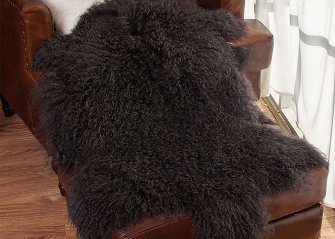 柔らかい巻き毛の長い毛の大きく白い羊皮の敷物100%のモンゴル/チベットの子ヒツジの毛皮