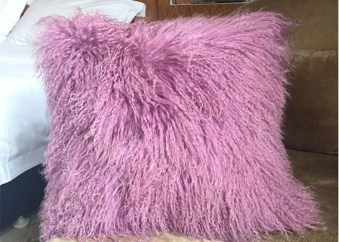 長い巻き毛のウールの紫色のモンゴルの子ヒツジの枕、チベットのモンゴルの毛皮の装飾的な枕 