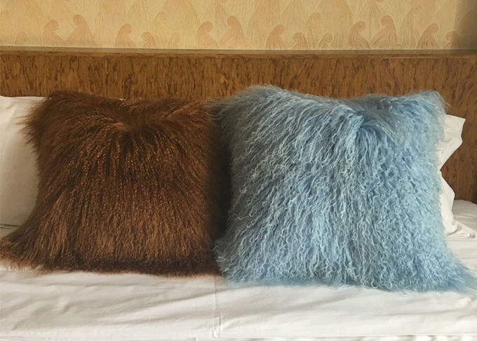 モンゴルの毛皮の枕チベットのモンゴルの羊皮の毛皮のクッションTAN 50cm