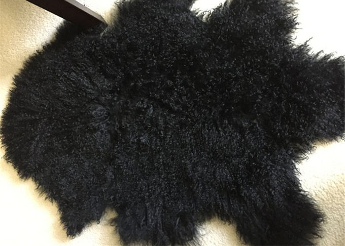 長い毛の厚く完全な毛皮と暖かい黒く柔らかい洗濯できる実質の羊皮の敷物