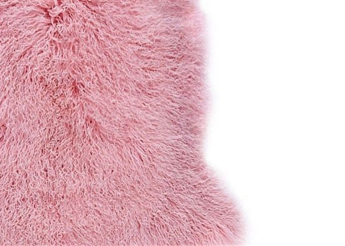 家の床のためのピンクのカーリー ヘアーの特大の羊皮の敷物の快適な反収縮