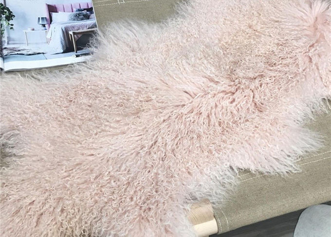 家の床のためのピンクのカーリー ヘアーの特大の羊皮の敷物の快適な反収縮