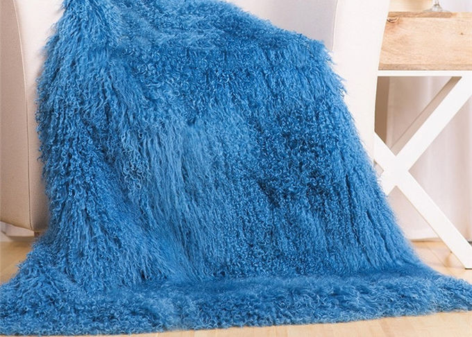 モンゴルの羊皮の敷物の家の装飾は設計本革の毛皮のさまざまで青い色をカスタマイズします