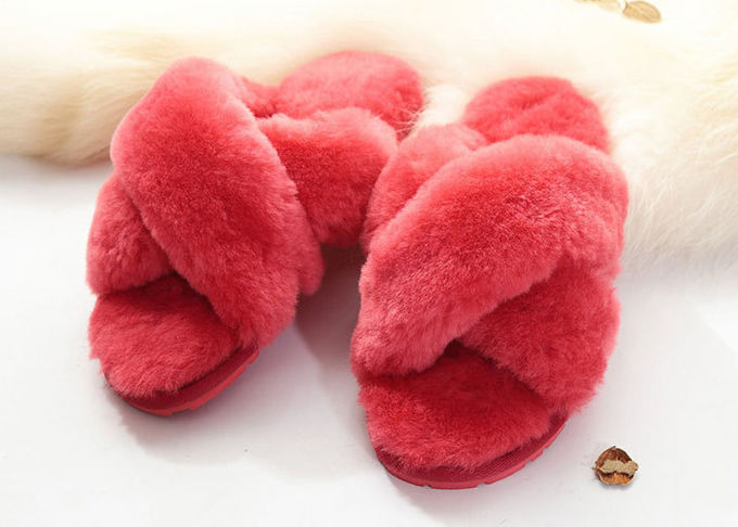 ウールのライニング レディース柔らかいスリッパ、ピンクの暖かく曖昧なスリッパのゴム製足底