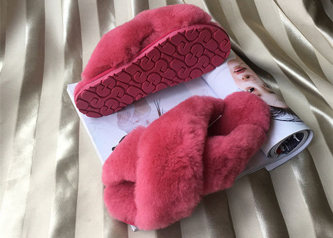染められたピンクのヒツジのウールのスリッパの実質のオーストラリアのメリノの毛皮With15mmの細い羊毛
