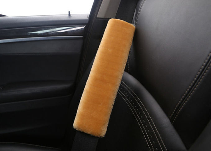 柔らかい感じの車の安全羊皮のシート ベルト カバーCustomziedのサイズ