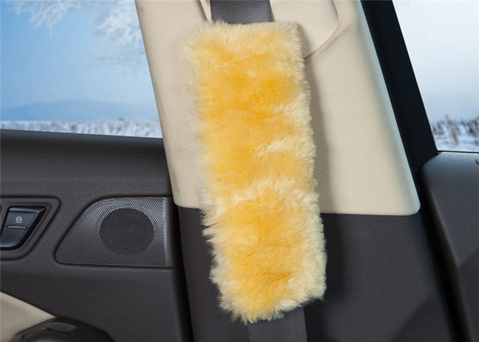 車/トラック/自動車のための暖かく柔らかい洗濯できる羊皮のシート ベルトの革紐カバー