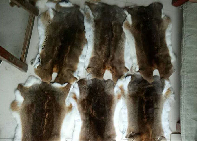 染められた柔らかいレックスのウサギの毛皮はカスタマイズされたロゴの重い密度30*40cmの皮を剥ぎます
