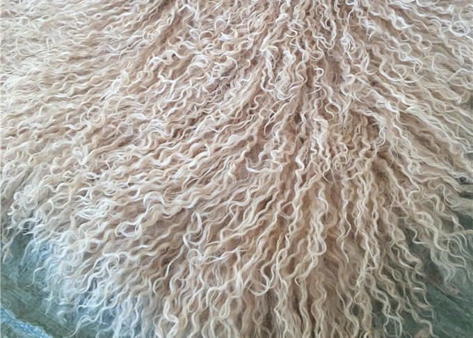 長い毛のLambskinの敷物の自然な巻き毛の白いヒツジの毛皮のモンゴルの羊皮の腰掛けカバー