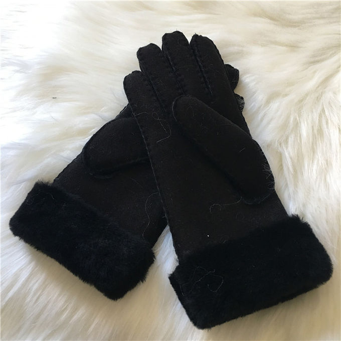 女性はShearlingのLambskinの冬の手袋の二重表面羊皮の皮手袋を黒くします