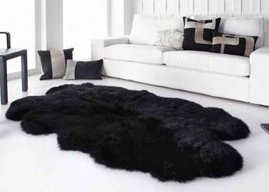中国 滑らかな表面の黒い毛皮の投球毛布、黒い特大の羊皮の敷物 サプライヤー