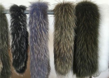 中国 特大のアライグマの毛皮で覆われた首つばは、染められた冬のコートの取り替えの毛皮つばを暖めます  サプライヤー
