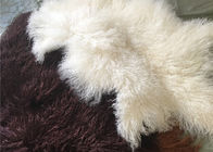 長い巻き毛の羊皮の物質的で自然で白いチベットのlambswoolのモンゴルの毛皮は隠れます