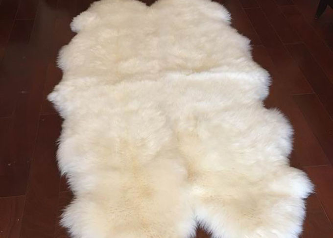 実質の羊皮の敷物の長いラムズウールの倍の毛皮のヒツジの皮はホテルのロビーのために隠れます