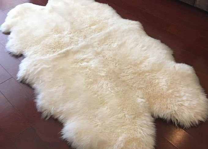 長いウールのクリームの毛皮の投球毛布、単一の毛皮の白黒投球毛布60 x 90cm