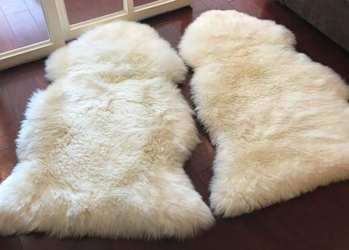 長い毛のウールのNaturaの白いヒツジの形60 x 90cmの実質の羊皮の敷物