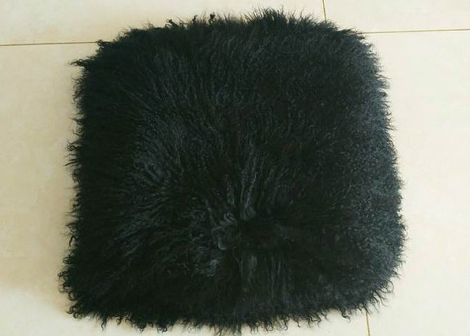 モンゴルの毛皮の枕チベットのモンゴルの羊皮の毛皮のクッション黒45cm