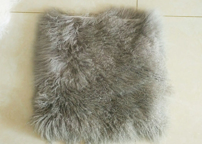 実質の極度の柔らかいプラシ天のモンゴルの羊皮のクッションは暖かい16x16インチをカバーします