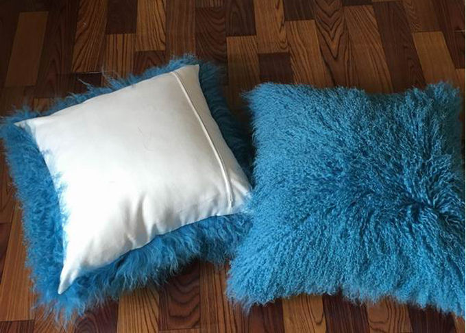 居間マイクロ スエードのライニングが付いている長いカーリー ヘアー16インチのモンゴルの毛皮の枕