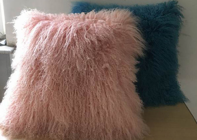 世帯の膚触りがよく長いカーリー ヘアーを搭載する柔らかいピンクのモンゴルの毛皮の枕