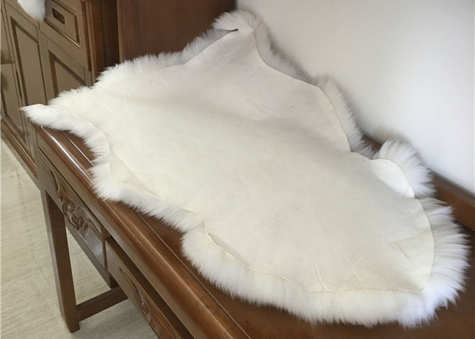 白い色の供給を離れた実質の羊皮の敷物の単一の毛皮は環境に優しい90*60cmを見本抽出します