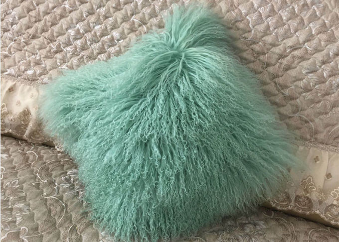 モンゴルの毛皮の枕ミントの緑の暖かく柔らかいチベットのLambskinの投球枕22インチ