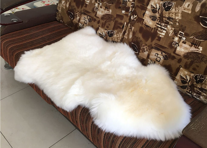 本物の白い羊皮の敷物の長い毛のLambskinの毛皮70 x110cmの単一部分