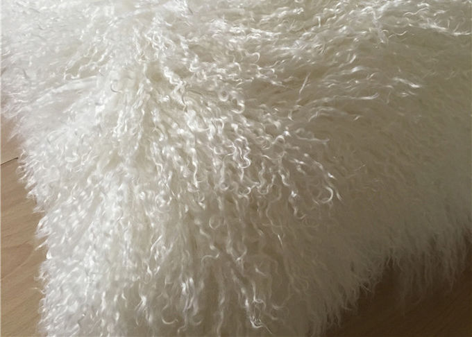 モンゴルの毛皮の枕クリームのチベットのヒツジのシャギーな実質の毛皮の投球枕18
